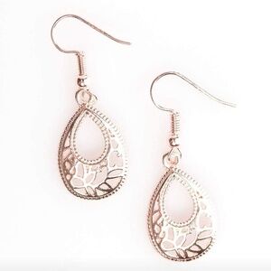 Filigree Gold Earrings‎
